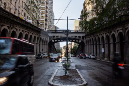 Entre brigas, dívidas e acordos individuais, comerciantes se preparam para deixar Viaduto Otávio Rocha