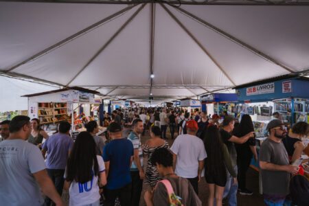 ‘Crianças chorando e pais em pânico’: Bolsonaristas causam tumulto na Feira do Livro