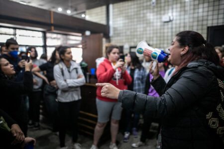 Mulheres da Mirabal ocupam Prefeitura para exigir fim de reintegração de posse