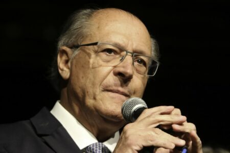 O vice-presidente eleito e coordenador da Transição, Geraldo Alckmin apresentou em coletiva os novos nomes que comporão os grupos técnicos da transição | Foto: Fábio Rodrigues-Pozzobom / Agência Brasil 