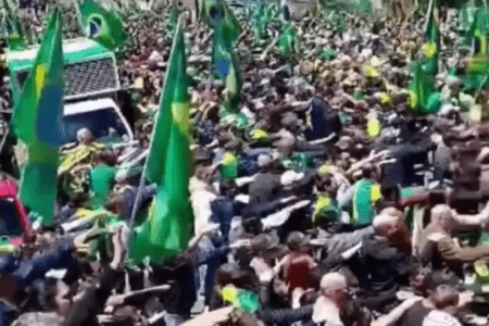 Em São Miguel do Oeste (SC), apoiadores de Bolsonaro cantaram hino nacional fazendo saudação nazista (Reprodução)