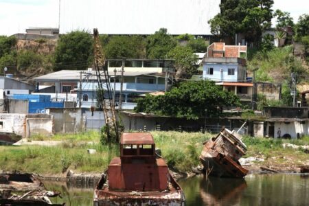 Acidente na Baía de Guanabara lança luz a problema ambiental e social