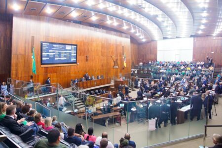 No RS e em Brasília, deputados aprovam reajustes de governador, ministros e presidente