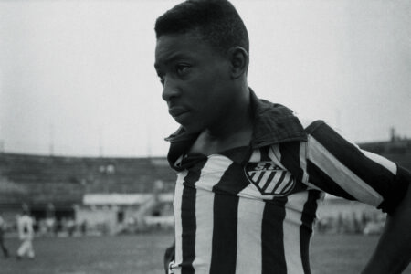 Pelé se tornou tão grande que virou adjetivo; outros esportistas de destaque já foram chamados de 'Pelé do basquete', 'Pelé do surf', 'Pelé do golfe'. Foto: Divulgação