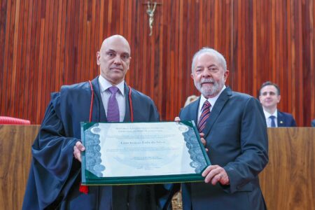 Lula e Alexandre de Moraes, durante diplomação no TSE. (Foto: Ricardo Stuckert)