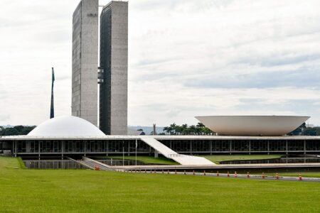 Congresso aprova Orçamento com salário mínimo de R$1.320 para 2023