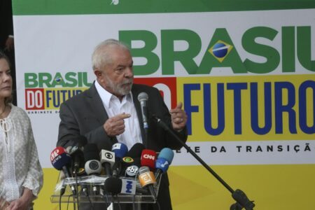 Exames de Lula estão dentro da normalidade, diz boletim médico