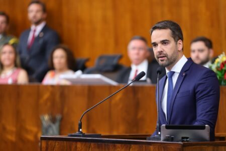 Eduardo Leite toma posse com discurso conciliador e promessa de priorizar a educação