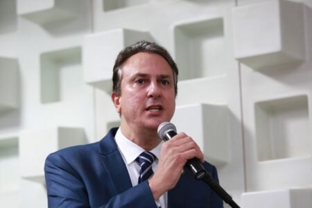 Camilo toma posse no MEC e coloca alfabetização na idade certa como prioridade