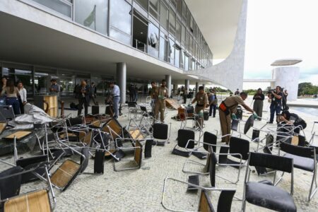 Monitoramento de mensagens em aplicativo indica risco de novos atos golpistas nesta quarta-feira, tal qual o que destruiu o Palácio do Planalto domingo (8). Foto: Marcelo Camargo/Agência Brasil