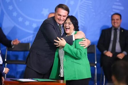 Damares pediu que Bolsonaro vetasse leitos de UTI e água potável para indígenas na pandemia