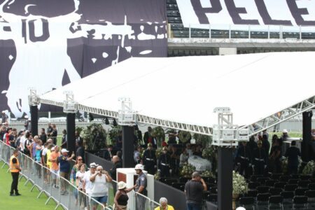 Velório do Pelé no Estádio da Vila Belmiro, do Santos. (Foto: Rovena Rosa/Agência Brasil)