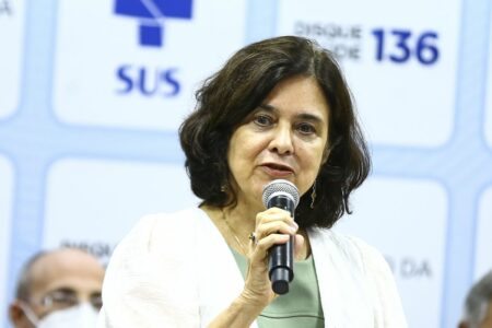 Nísia Trindade assume Ministério da Saúde e promete gestão pautada pela ciência