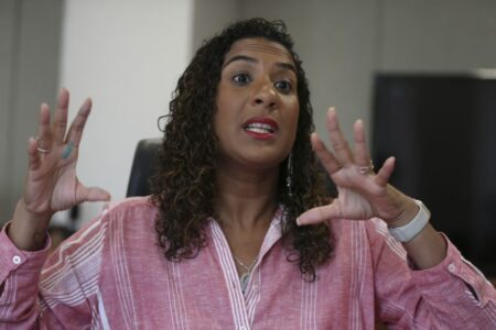 Anielle defende mudança em livros didáticos e oportunidade para negros